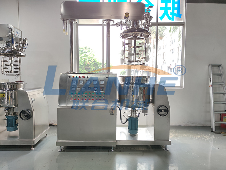 2022-04-26 外貿(mào)部，美國(guó)客戶在廣州市聯(lián)合機(jī)械有限公司采購(gòu)的【100L液壓升降真空乳化機(jī)】完成調(diào)試，準(zhǔn)備發(fā)貨！